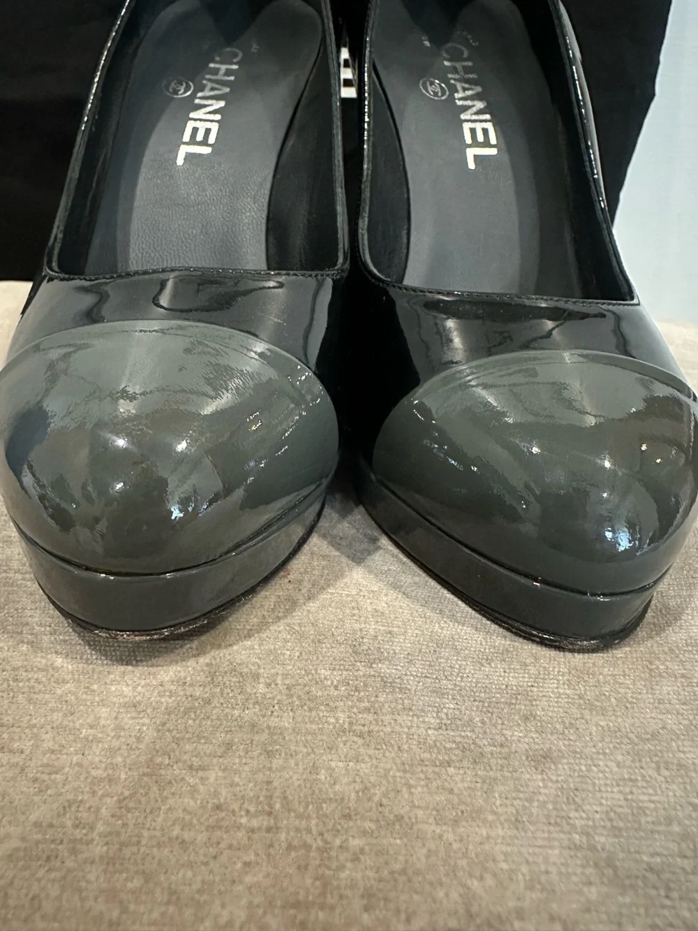 CHANEL pumps